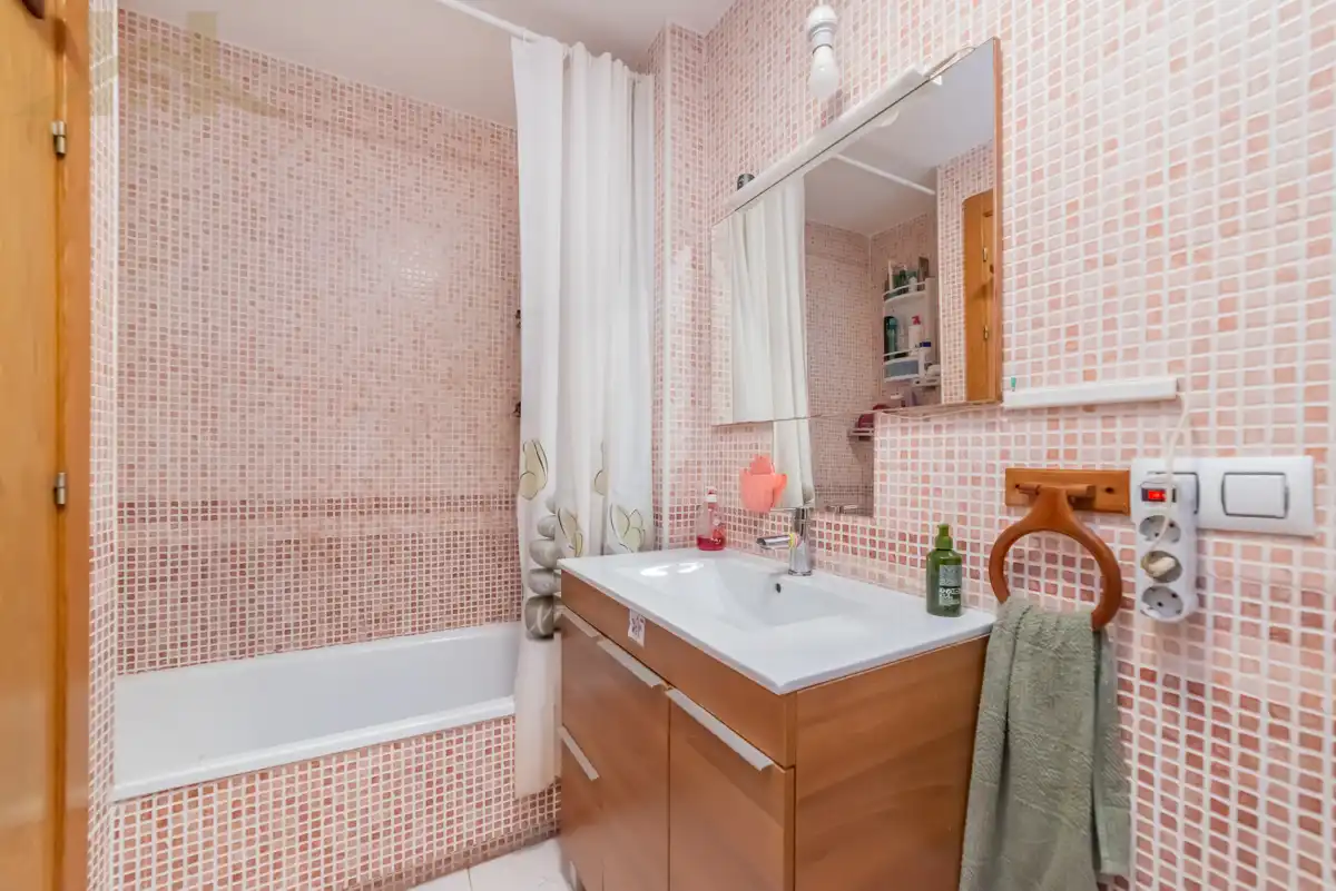 Badezimmer von Erdgeschoss zum Verkauf in Ciempozuelos mit Klimaanlage, Heizung und Terrasse