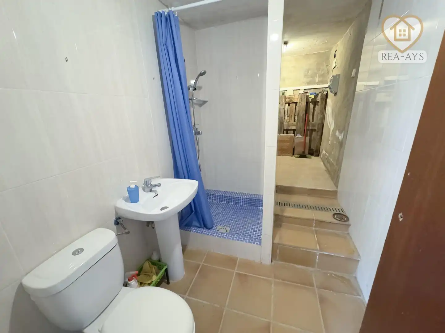Bany de Casa o xalet en venda en Vallirana amb Calefacció, Jardí privat i Terrassa