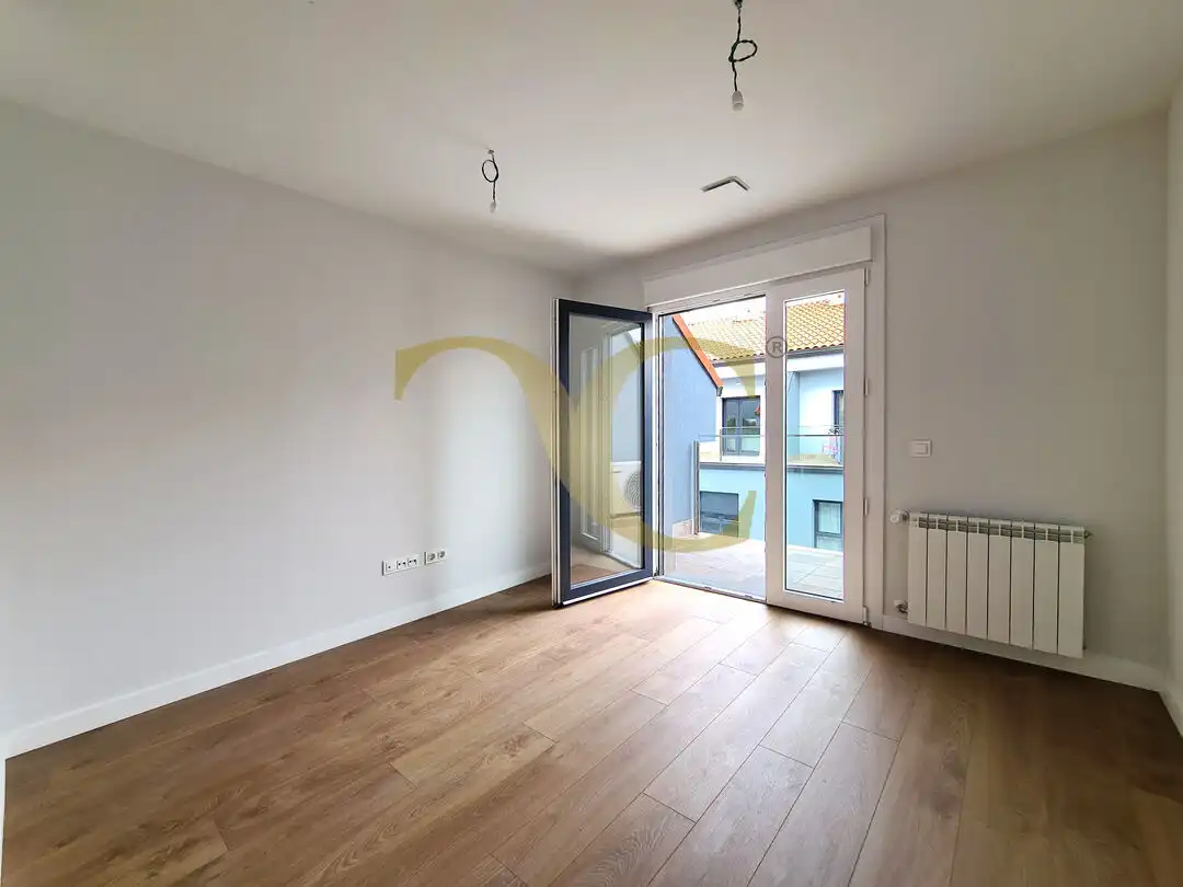 Sala d'estar de Dúplex en venda en Gijón  amb Calefacció, Terrassa i Traster