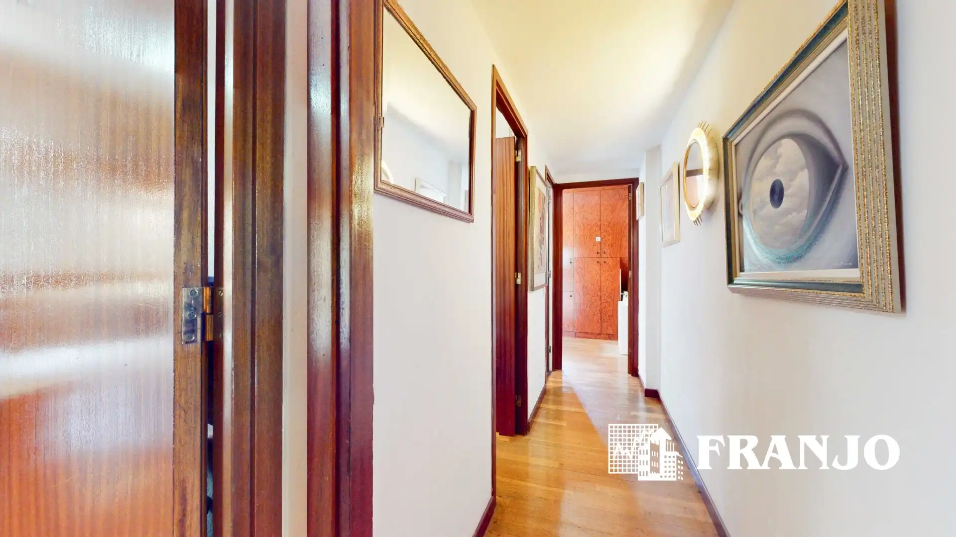 Wohnung zum Verkauf in Barcelona mit Klimaanlage, Heizung und Terrasse