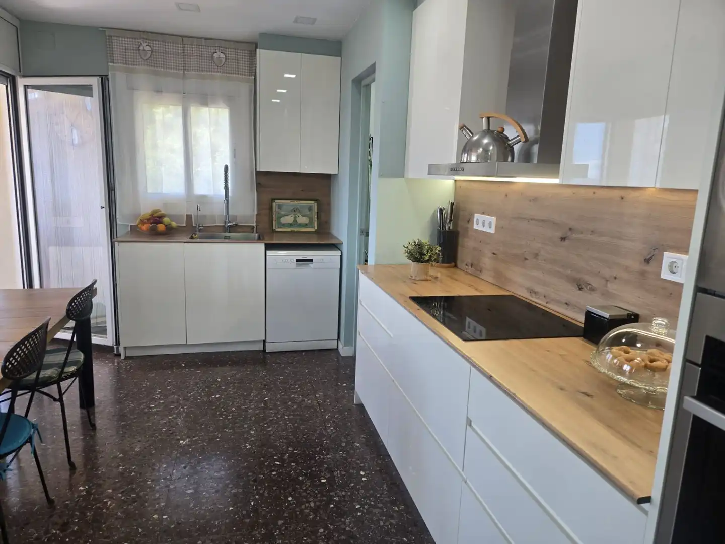 Cuina de Casa o xalet en venda en Castellar del Vallès amb Jardí privat