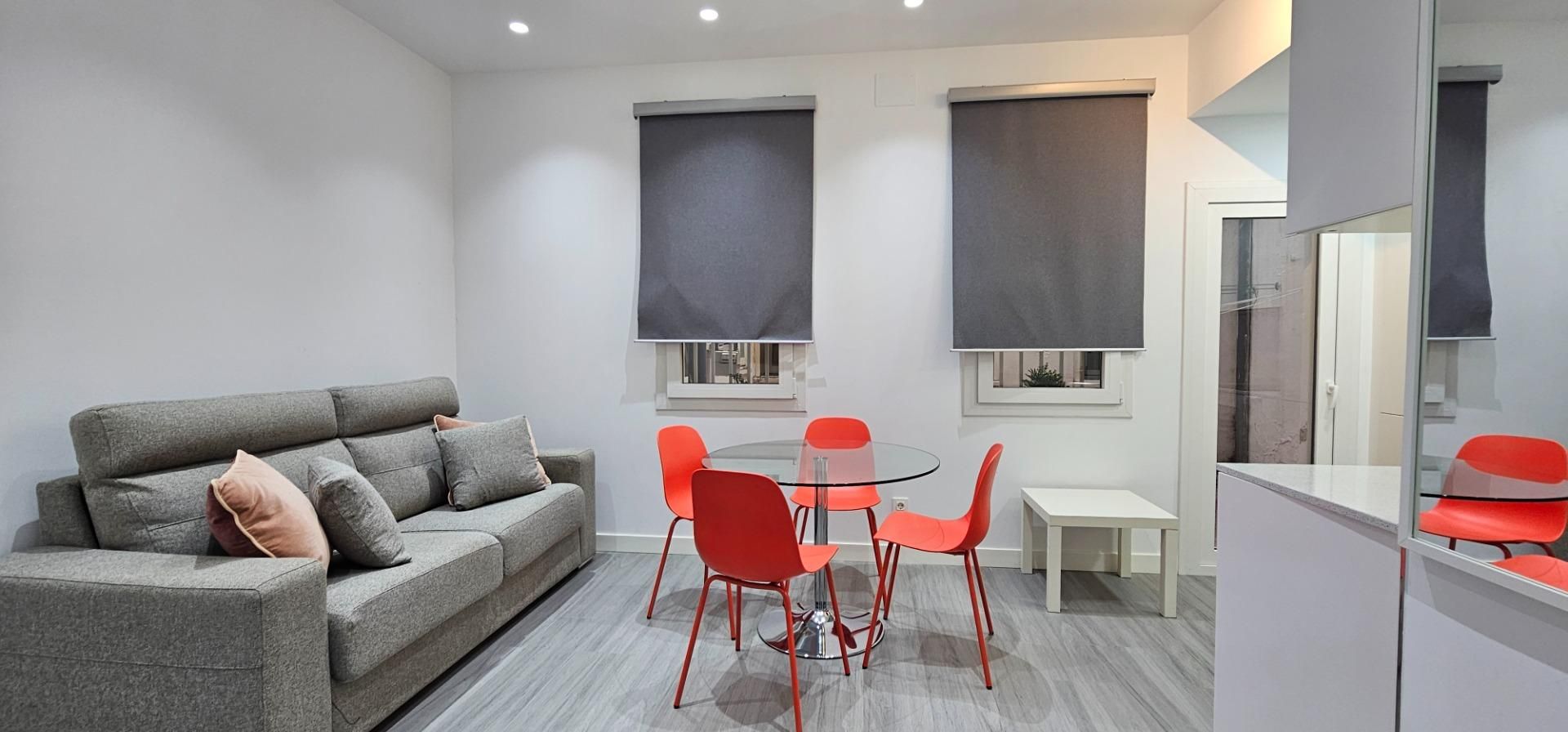 Living room of Flat to rent in  Madrid Capital  with Air Conditioner, Heating and Alarm