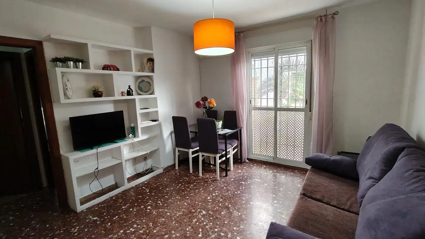 Wohnzimmer von Erdgeschoss zur Miete in Córdoba mit Klimaanlage und Möbliert