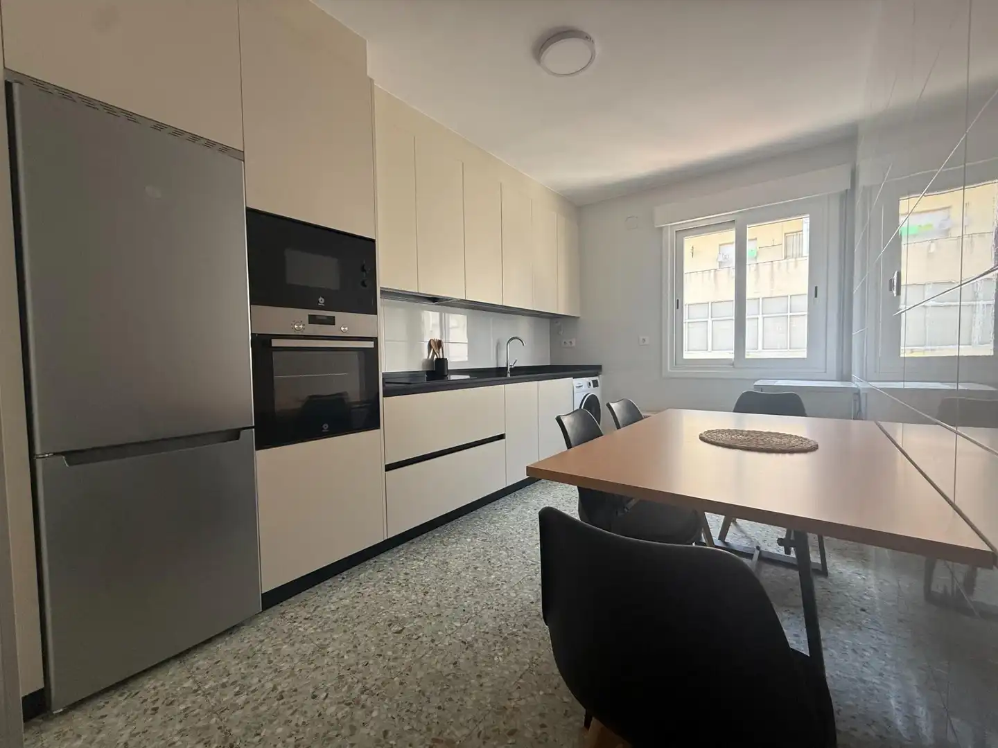 Küche von Wohnung zur Miete in Ourense Capital  mit Heizung und Balkon