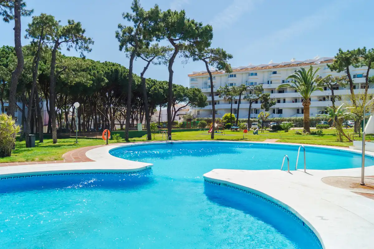Apartamento con piscina en venta en Calahonda, imagen 10