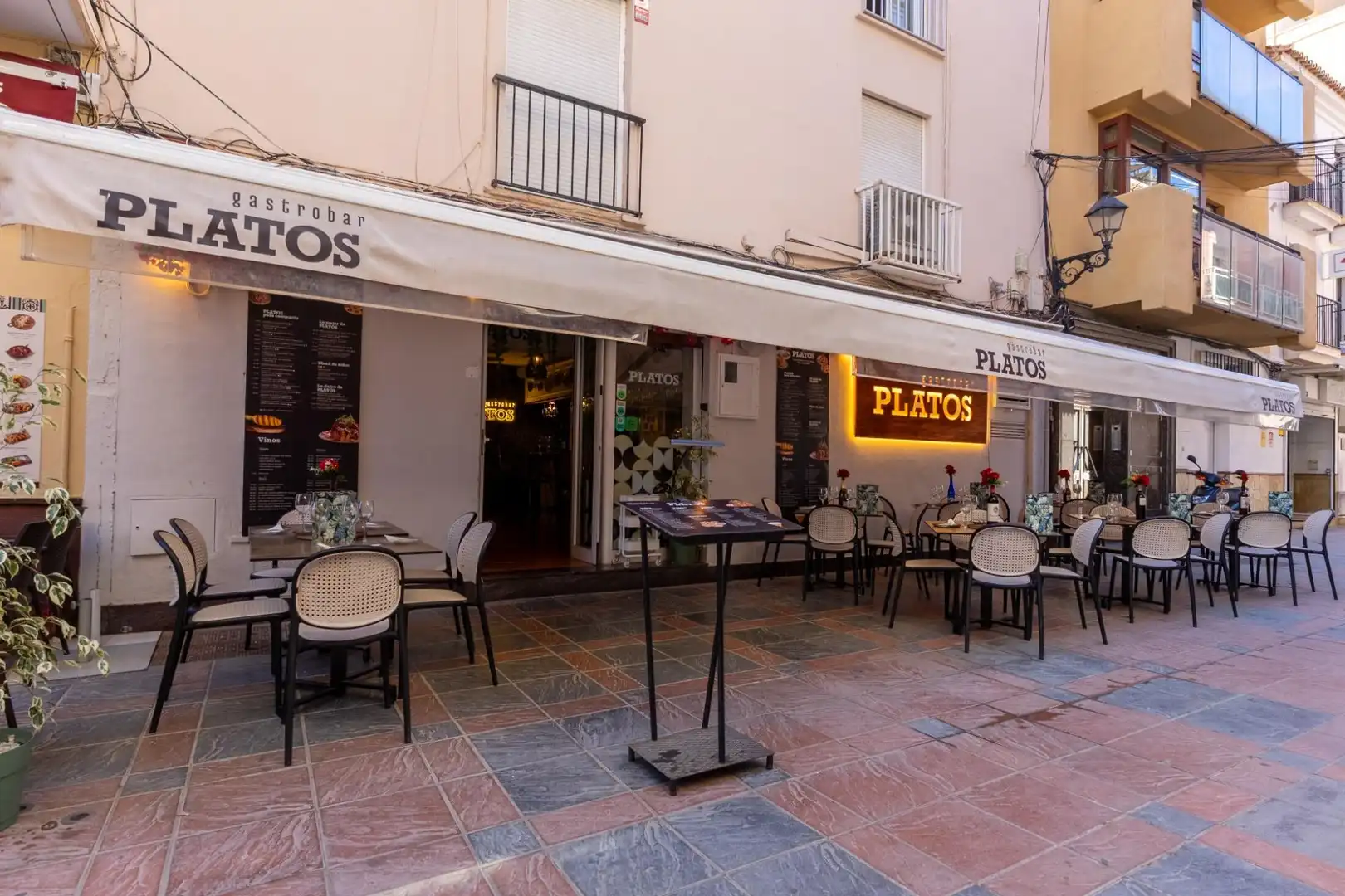 Local en traspaso en Fuengirola con Terraza