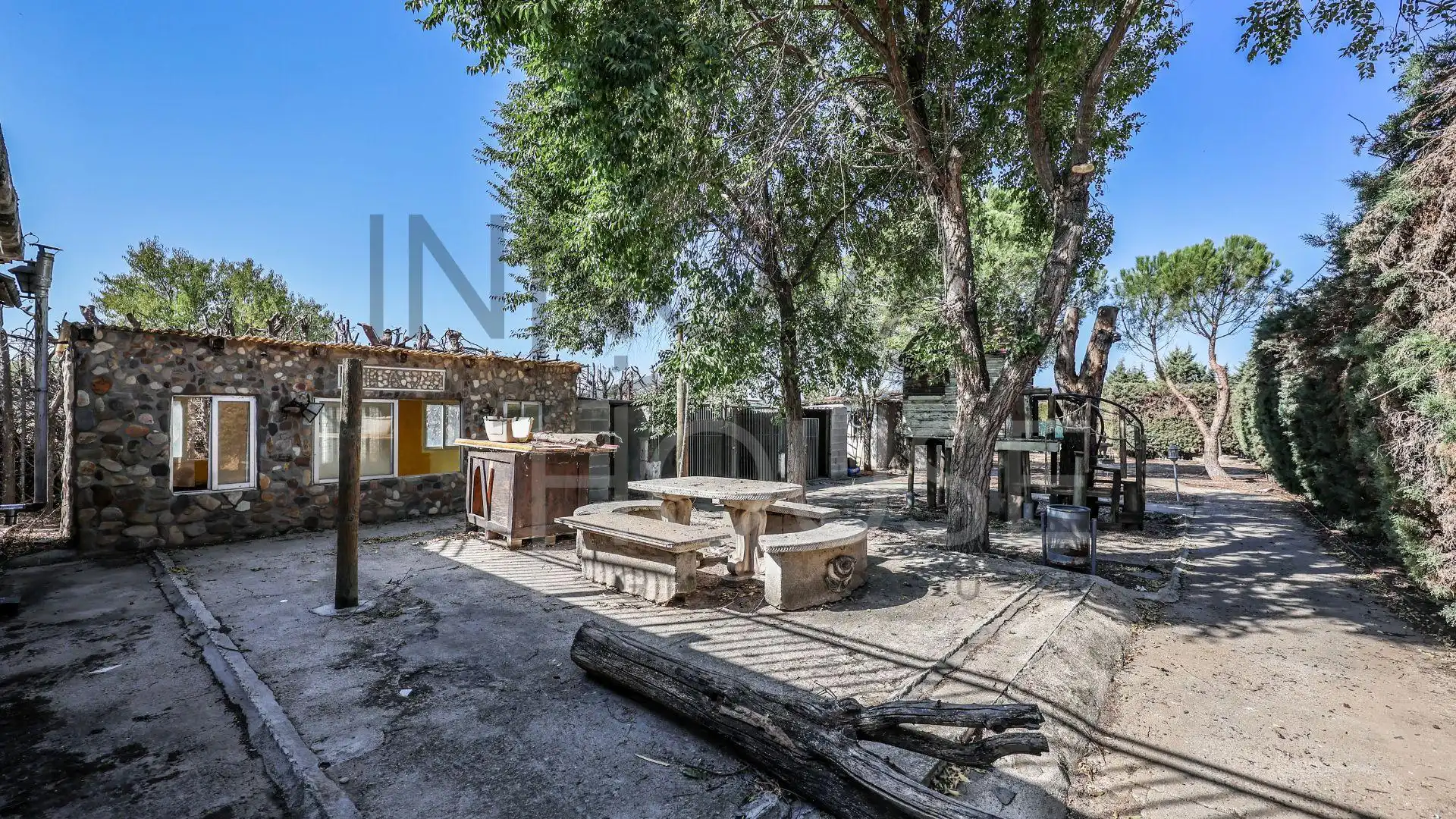 Vista exterior de Casa o xalet en venda en Talamanca de Jarama amb Jardí privat, Terrassa i Piscina