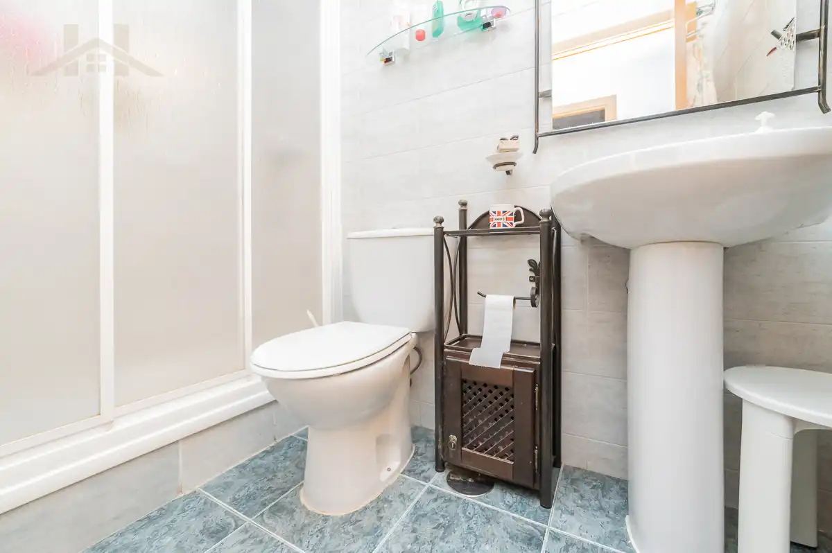 Bathroom of Flat for sale in Pinto  with Air Conditioner, Heating and Storage room