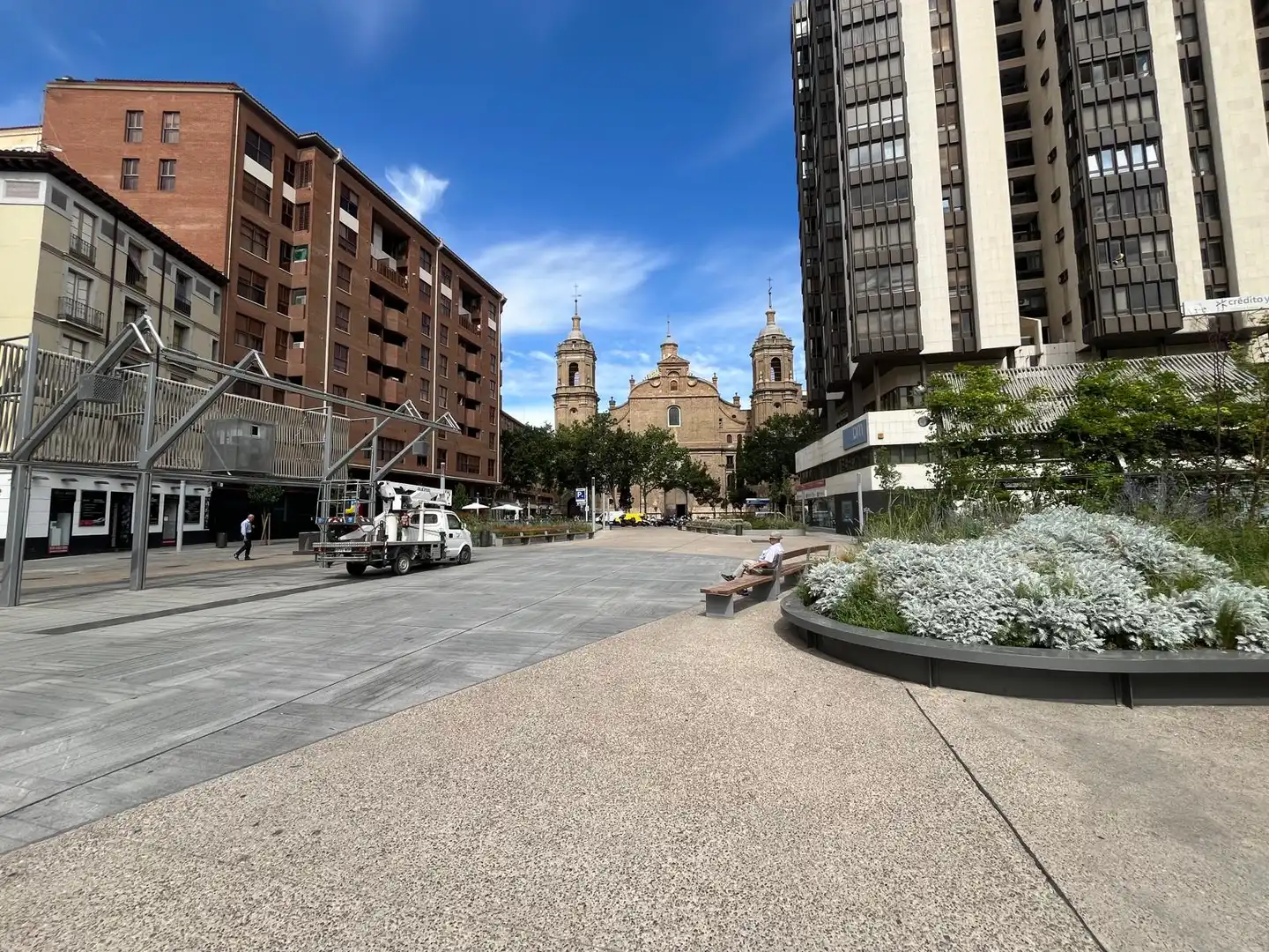 Außenansicht von Maisonette zum Verkauf in Zaragoza mit Klimaanlage, Heizung und Parkett