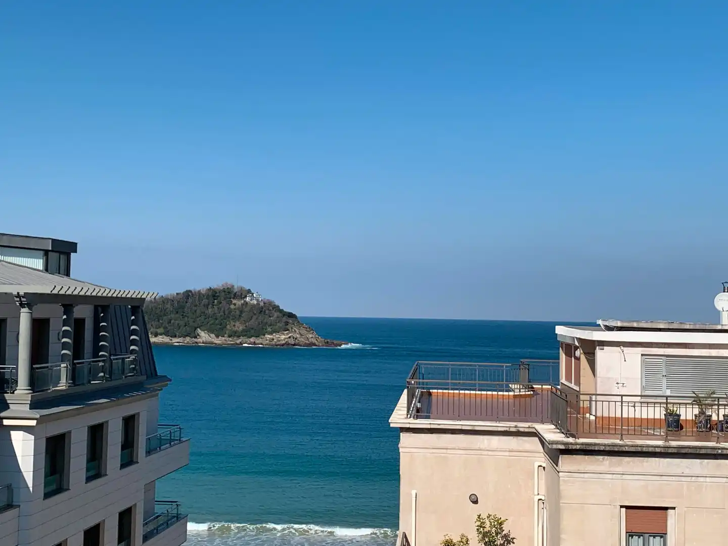 Vista exterior de Piso en venta en Donostia - San Sebastián  con Calefacción, Parquet y Balcón