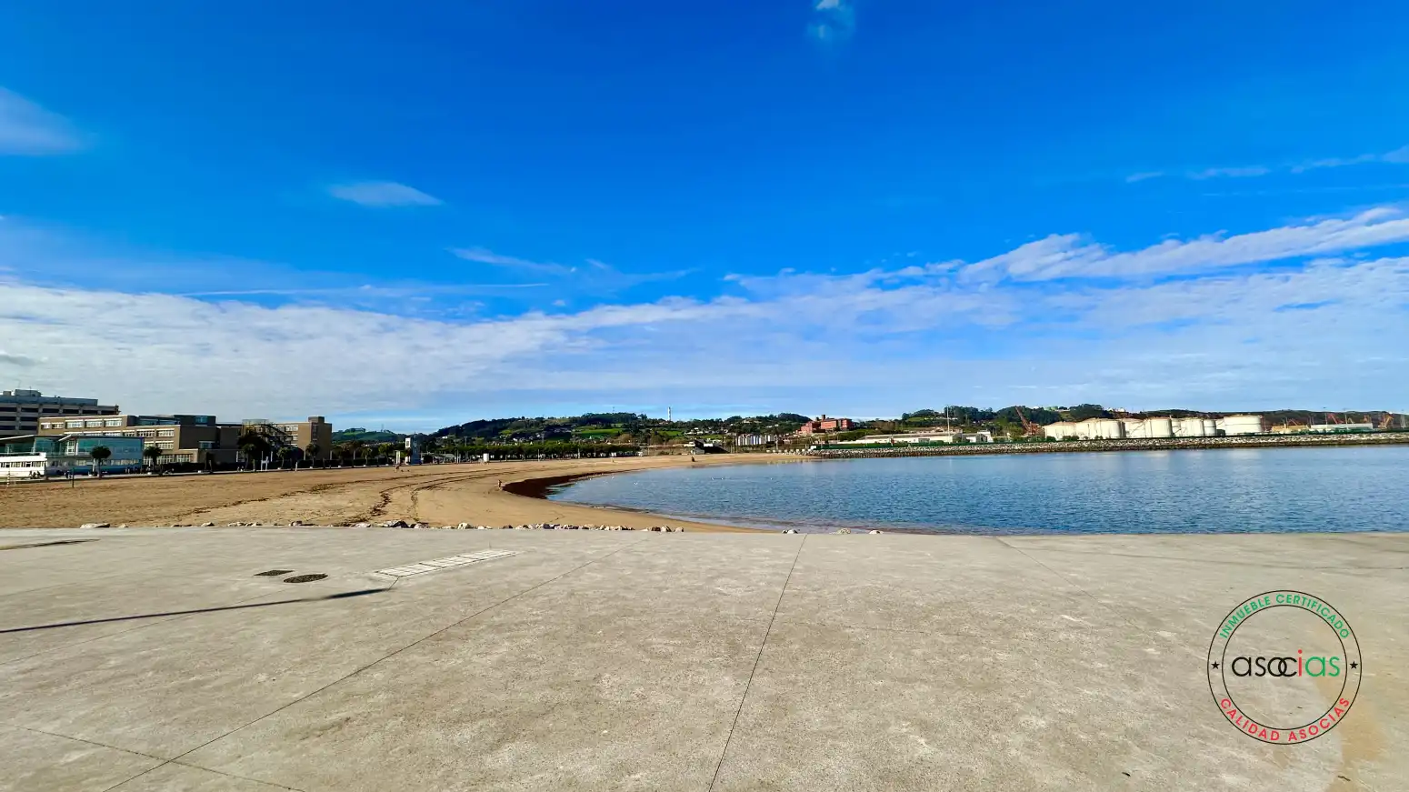 Vista exterior de Piso en venta en Gijón  con Calefacción