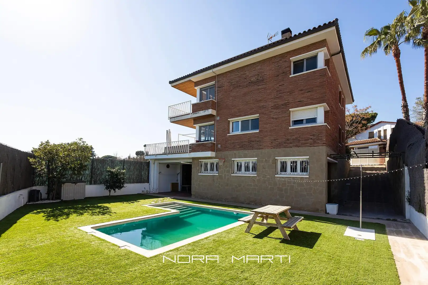 Vista exterior de Casa o chalet en venta en Sant Just Desvern con Calefacción, Jardín privado y Terraza