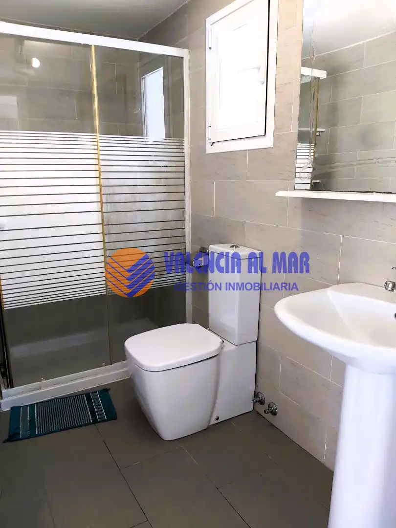 Badezimmer von Dachboden zum Verkauf in Valencia mit Klimaanlage, Heizung und Parkett