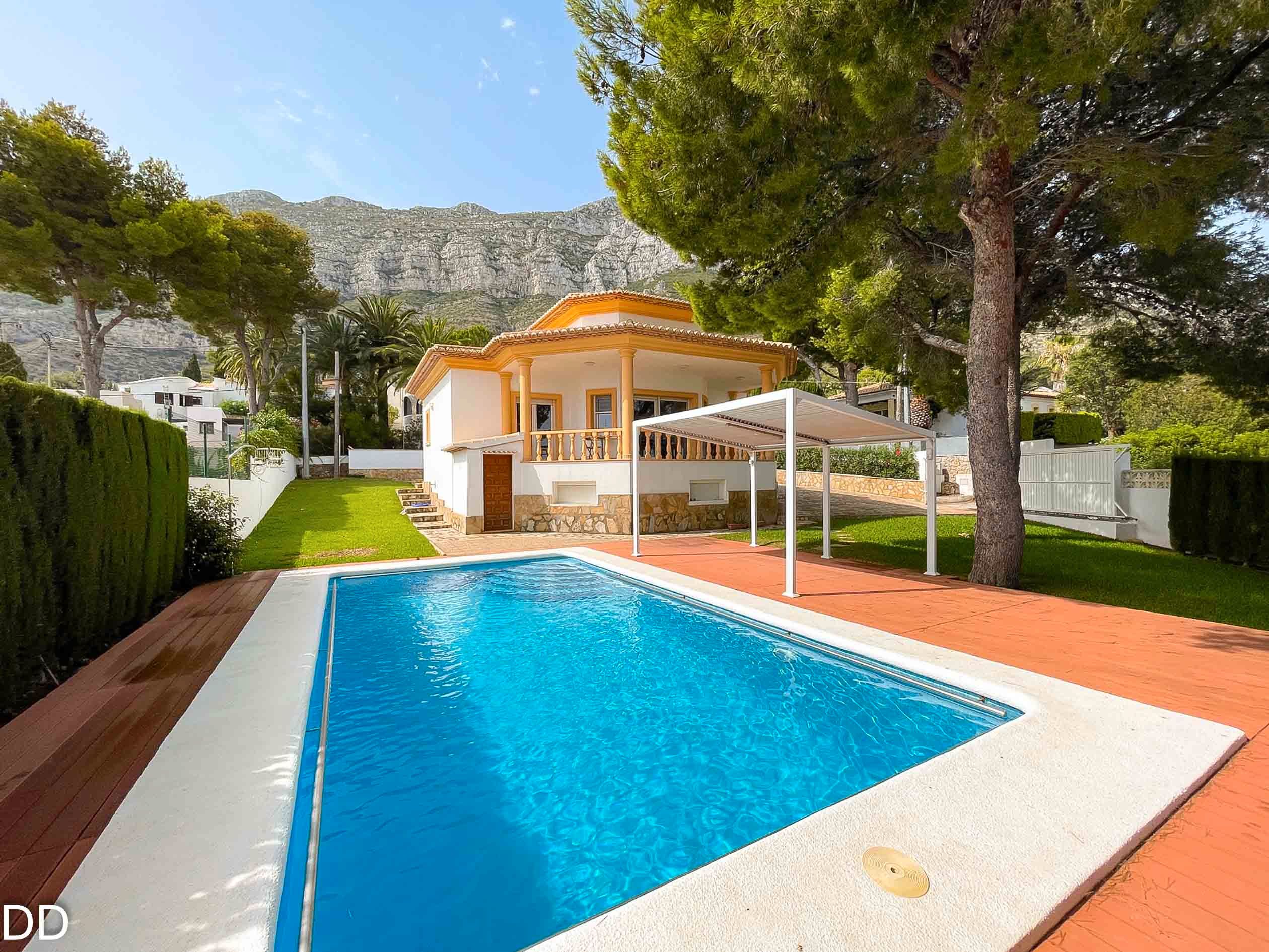 Vista exterior de Casa o xalet de lloguer en Dénia amb Aire condicionat, Calefacció i Jardí privat