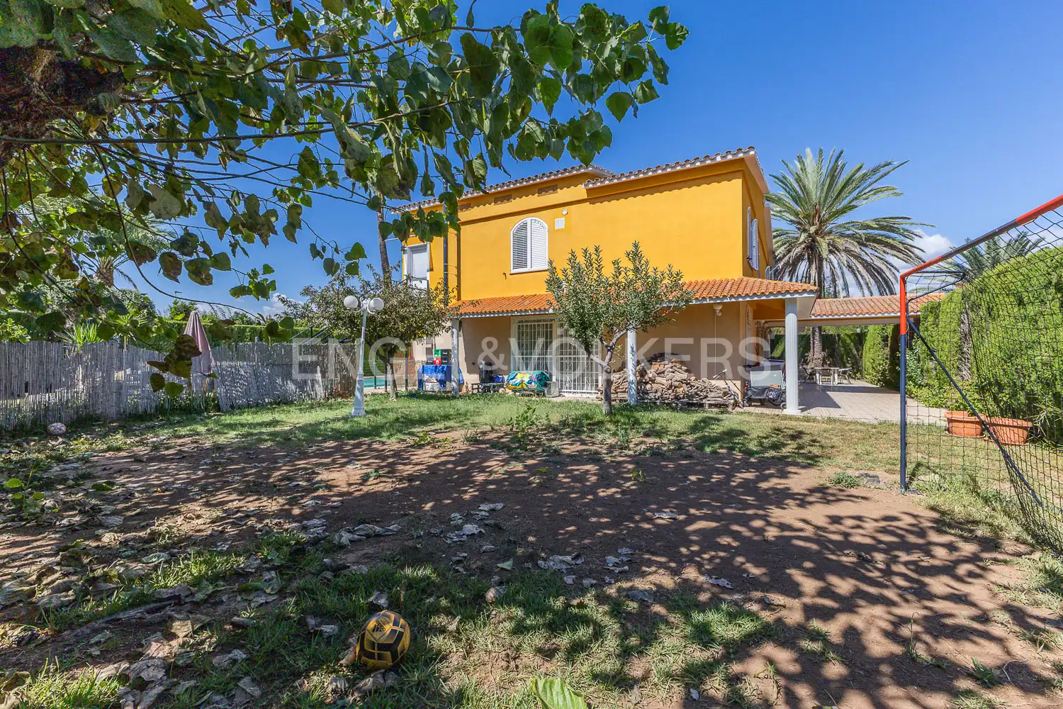 Vista exterior de Casa o xalet en venda en Castellón de la Plana / Castelló de la Plana amb Calefacció, Jardí privat i Piscina
