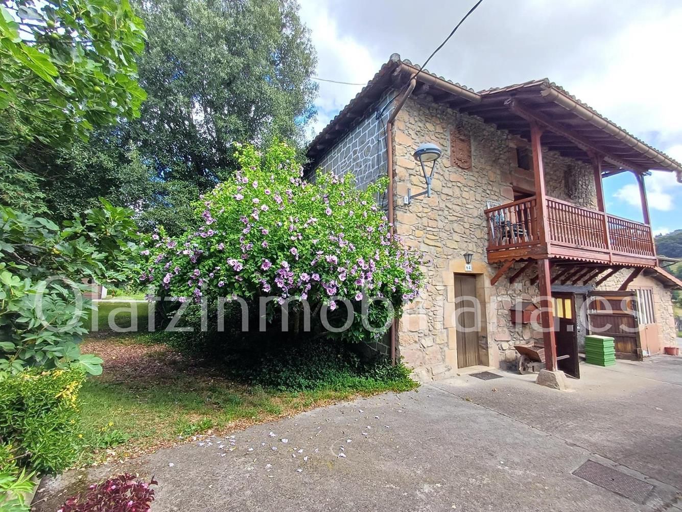 Vista exterior de Casa o xalet en venda en Artzentales amb Traster i Balcó