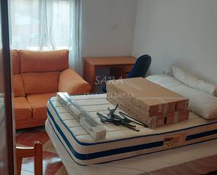 Dormitori de Apartament de lloguer en  Almería Capital amb Terrassa