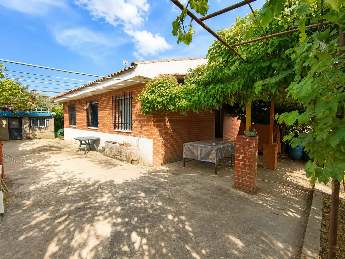 Exterior view of Houses for sale in Palomeque  with Private garden, Terrace and Storage room