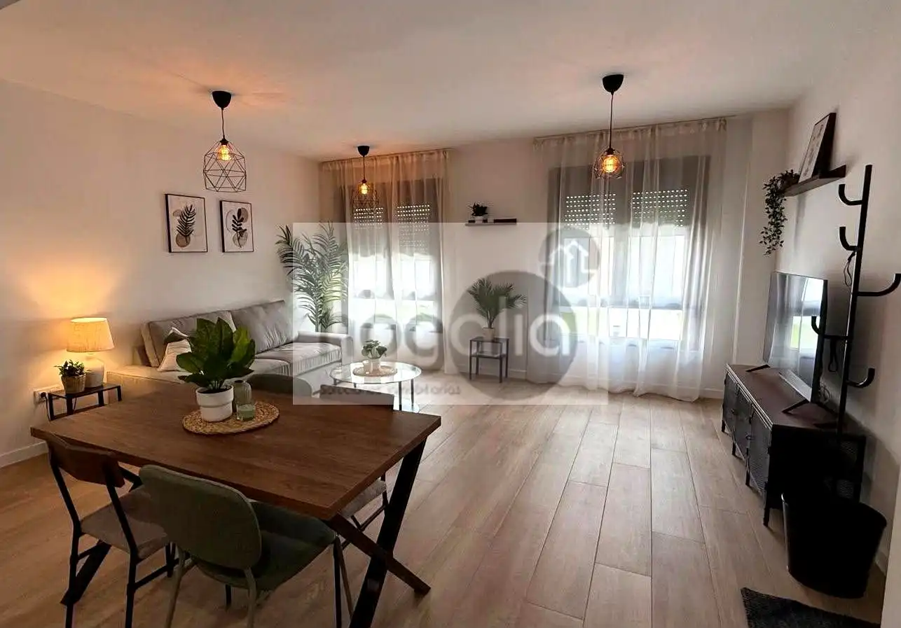 Sala de estar de Planta baja de alquiler en Sevilla con Aire acondicionado, Trastero y Piscina
