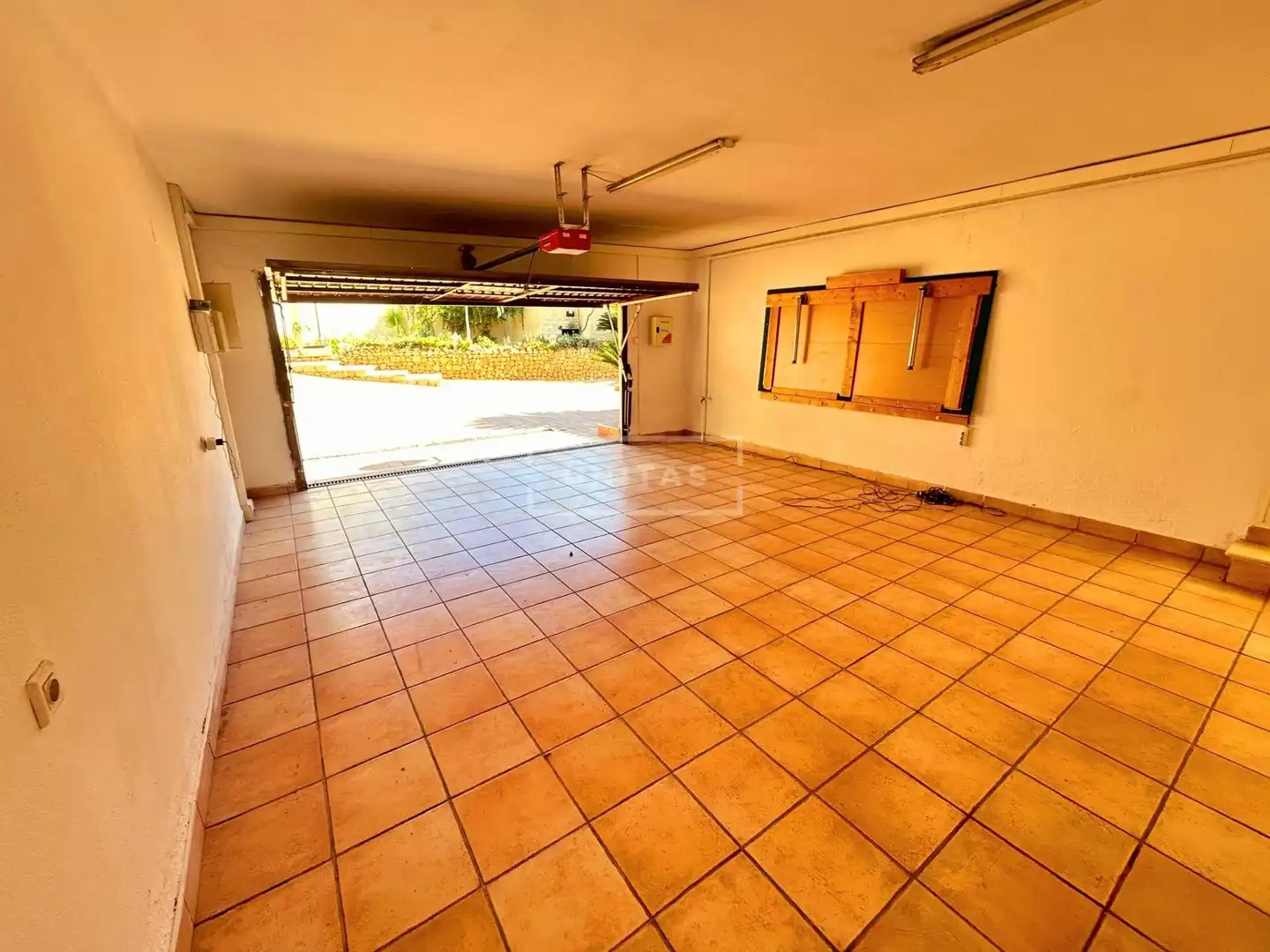 Vista exterior de Casa o xalet en venda en Alicante / Alacant amb Aire condicionat, Jardí privat i Terrassa