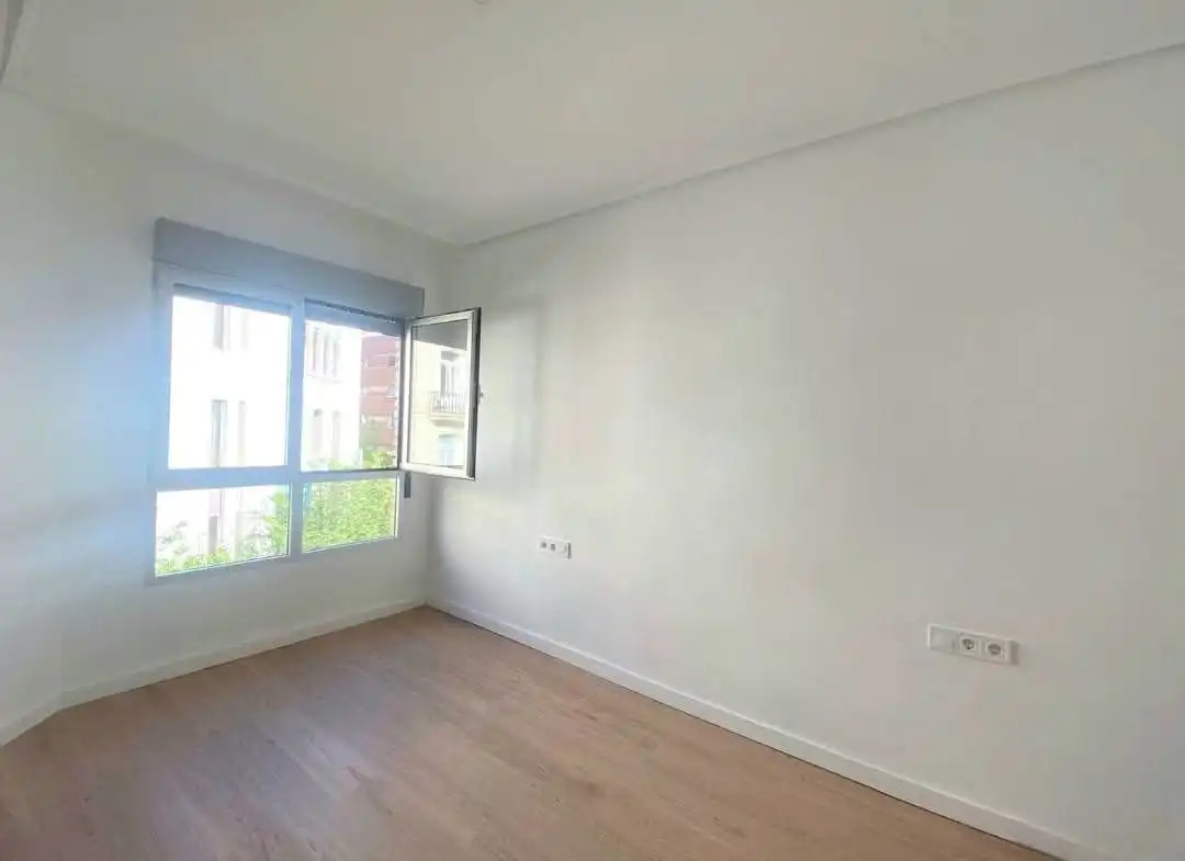 Habitación de Piso de alquiler en Valencia con Aire acondicionado, Lavadora y Balcón