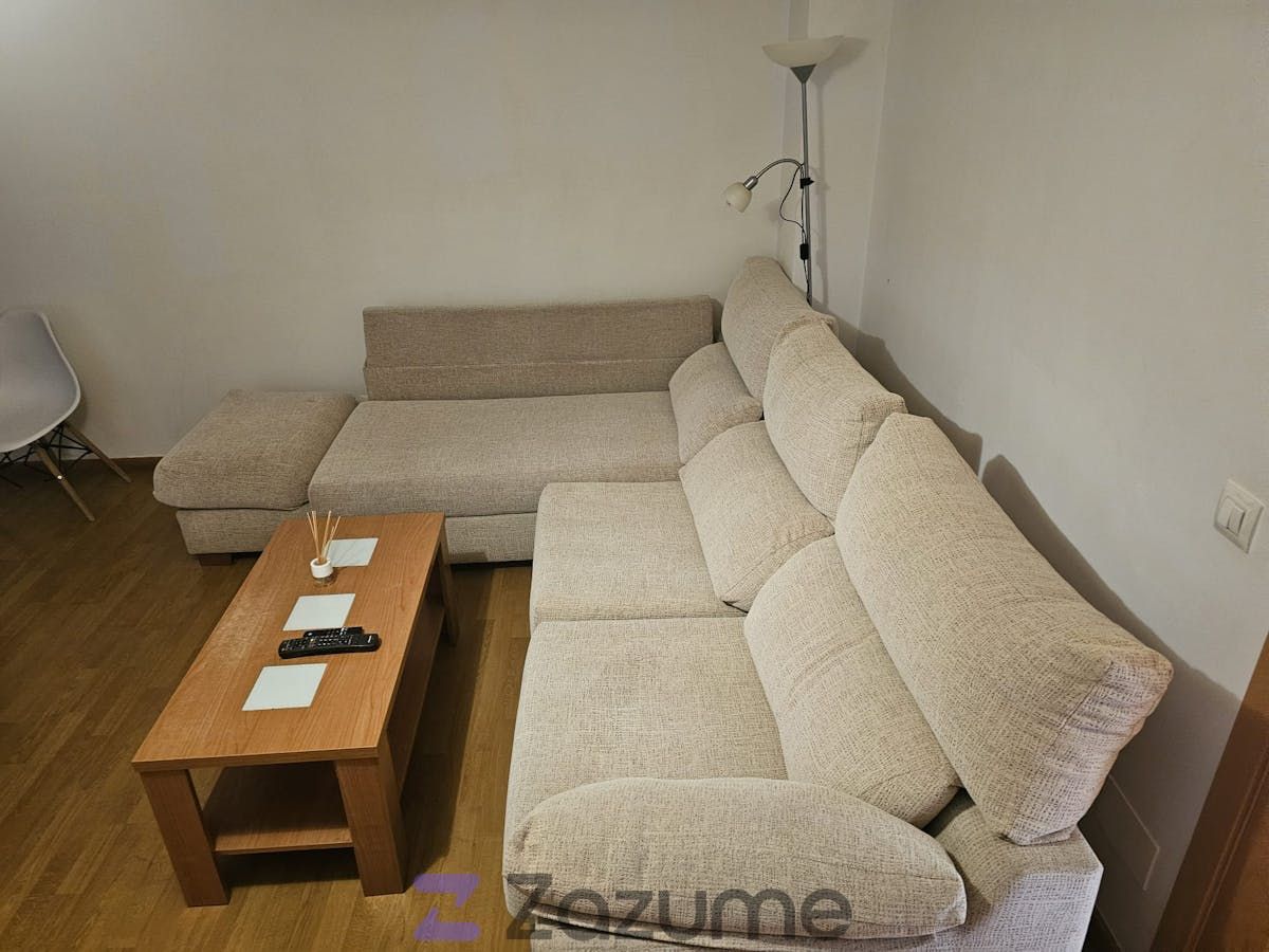 Sala d'estar de Pis de lloguer en San Andrés del Rabanedo amb Calefacció, Parquet i Piscina