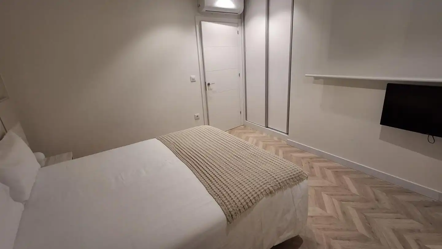 Schlafzimmer von Wohnung zur Miete in A Coruña Capital  mit Klimaanlage und Möbliert