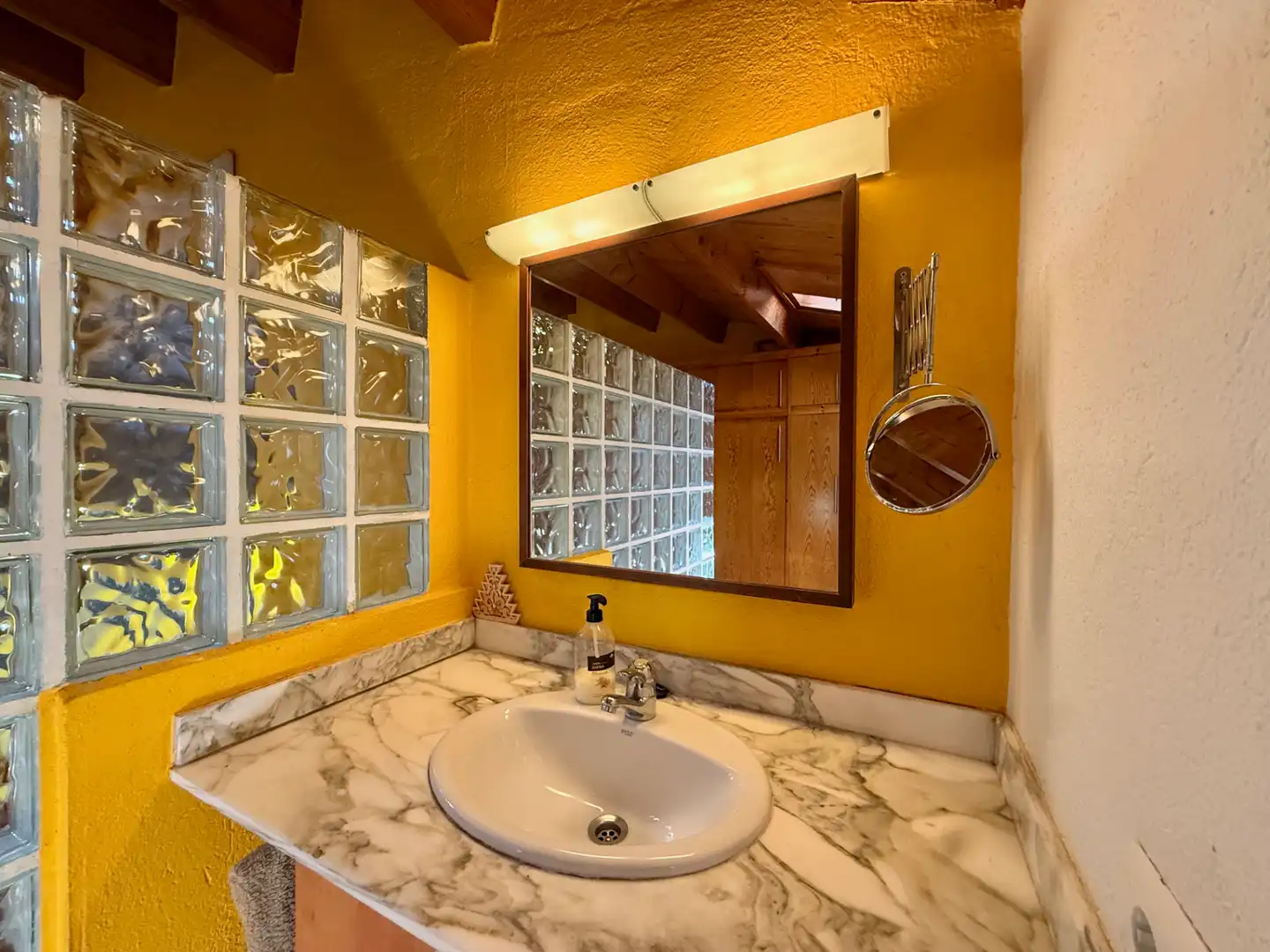 Baño de Casa adosada en venta en Barcelona con Aire acondicionado, Calefacción y Parquet