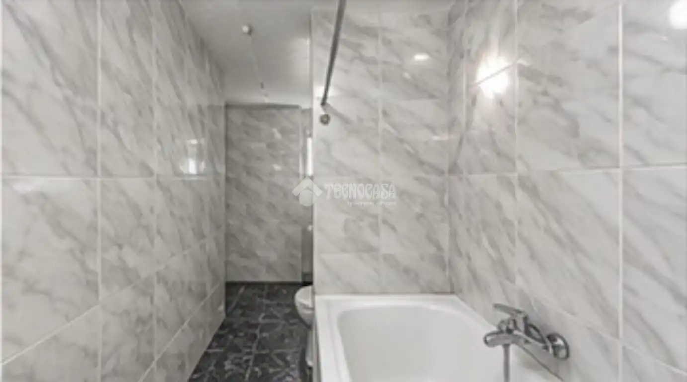 Bathroom of Flat for sale in Zarzaquemada