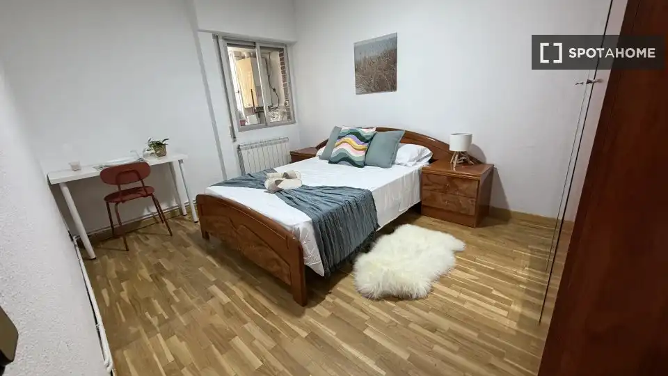 Bedroom of Flat for rent in Madrid  with Air Conditioner, Heating and Furnished