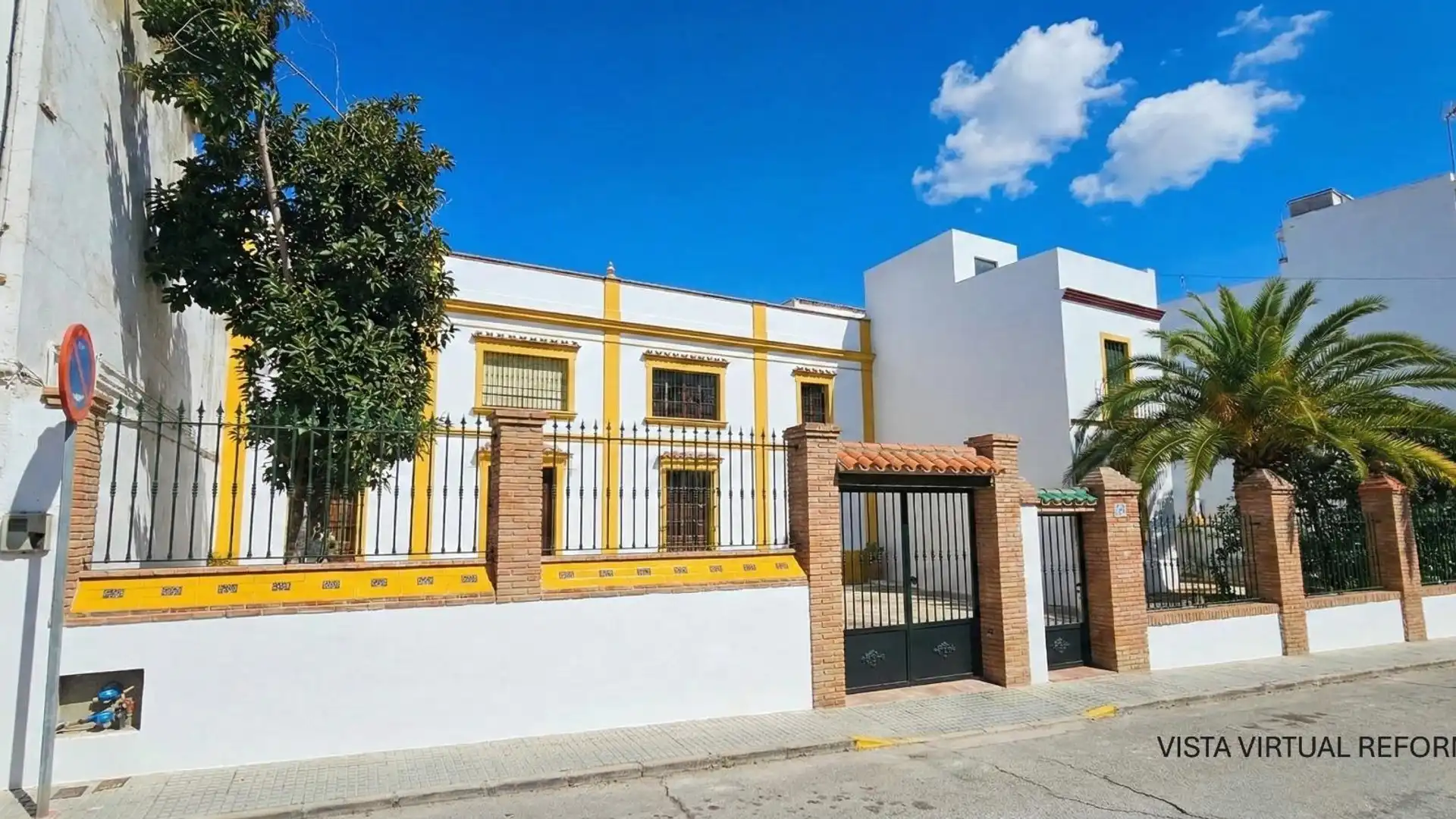 Exterior view of Single-family semi-detached for sale in La Algaba
