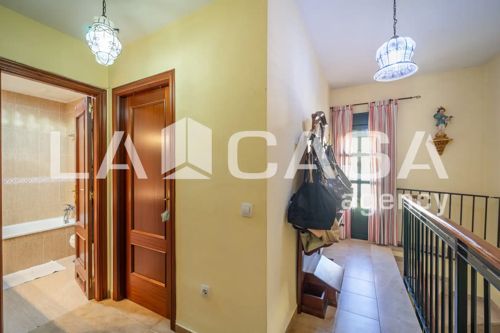 Casa adosada en venta en Dos Hermanas con Aire acondicionado, Terraza y Trastero