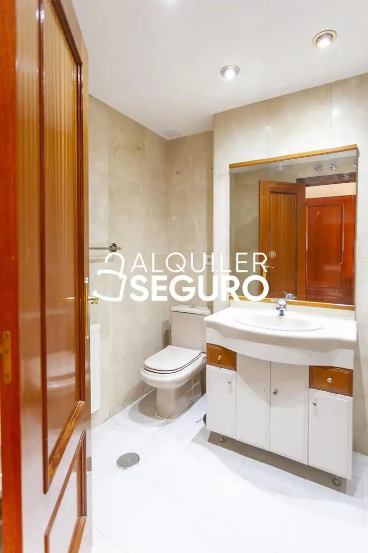 Bany de Casa o xalet de lloguer en Madrid amb Aire condicionat, Calefacció i Terrassa