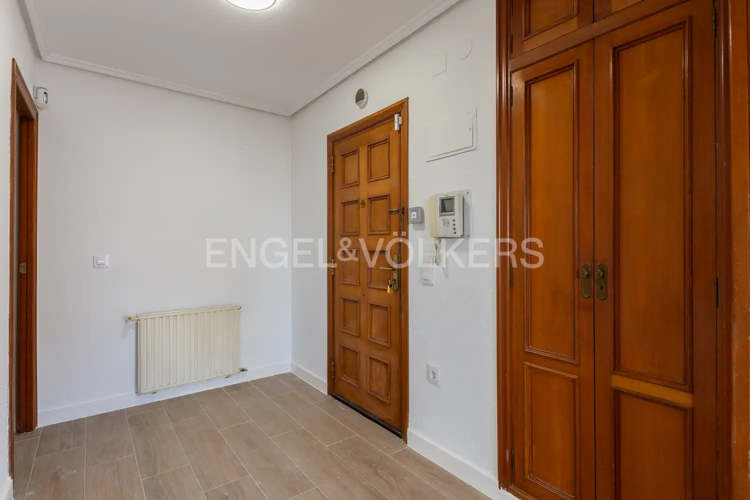 Wohnung zur Miete in Valencia mit Klimaanlage, Heizung und Terrasse