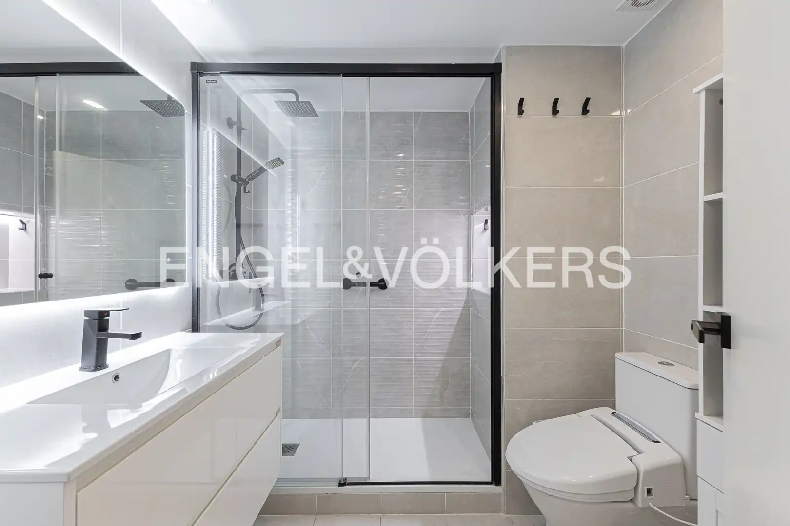 Bathroom of Flat for sale in Barcelona  with Air Conditioner, Heating and Terrace