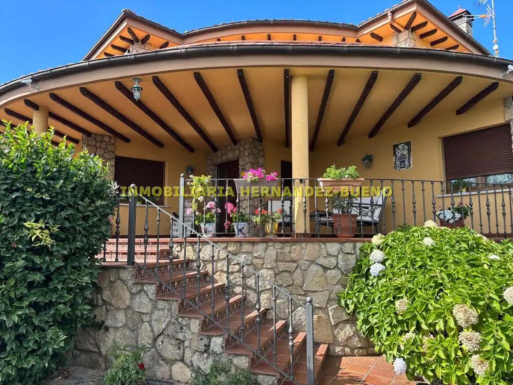 Vista exterior de Casa o xalet en venda en Sequeros amb Calefacció, Jardí privat i Terrassa