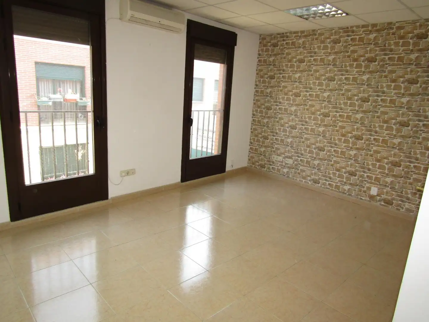 Office for rent in Veredillas