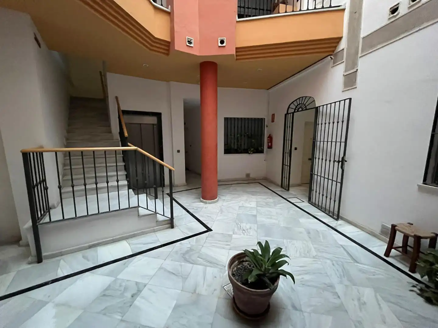 Maisonette zum Verkauf in Sevilla mit Klimaanlage, Möbliert und Balkon