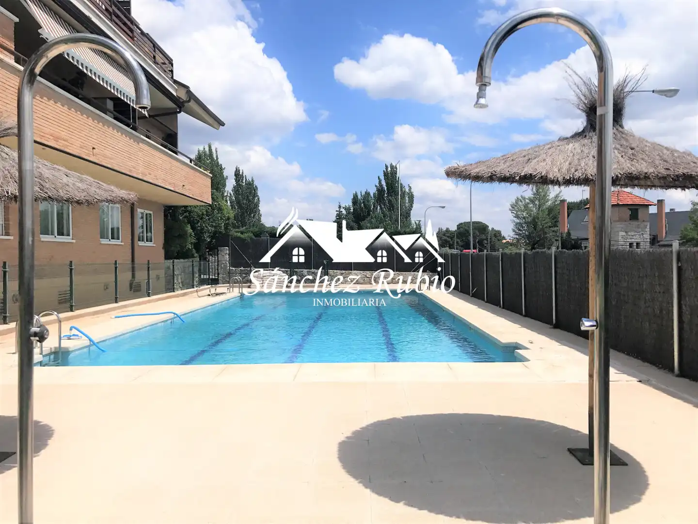 Piscina de Dúplex de lloguer en Torrelodones amb Aire condicionat, Calefacció i Jardí privat