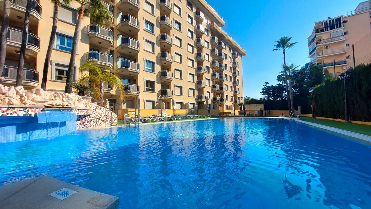 Piscina de Apartamento en venta en Fuengirola con Aire acondicionado, Terraza y Piscina comunitaria