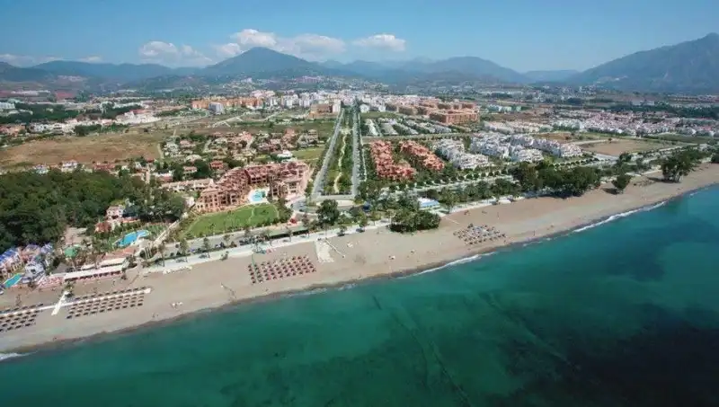 Vista exterior de Piso en venta en Marbella con Aire acondicionado, Calefacción y Terraza