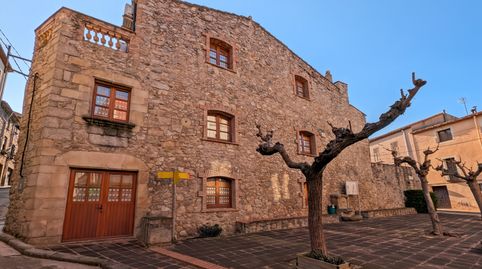 En el centro de Agullana, un pequeño pueblo de los Pirineos en la frontera francocatalana, esta casa de piedra de 1740 fue restaur, immagine 2