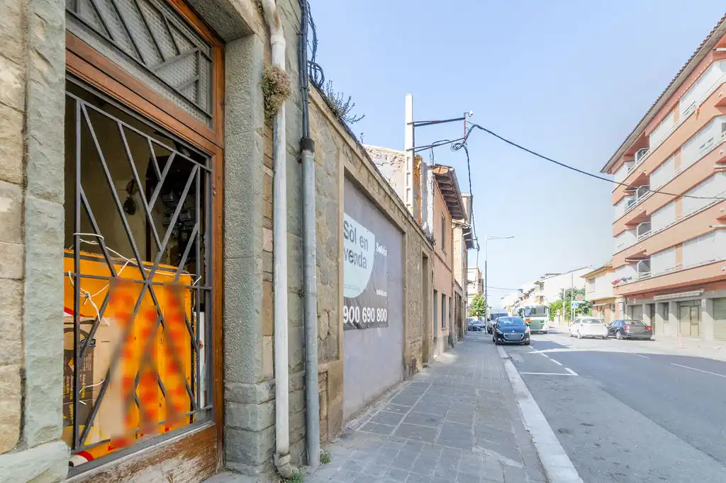 Exterior view of Office for sale in Manlleu