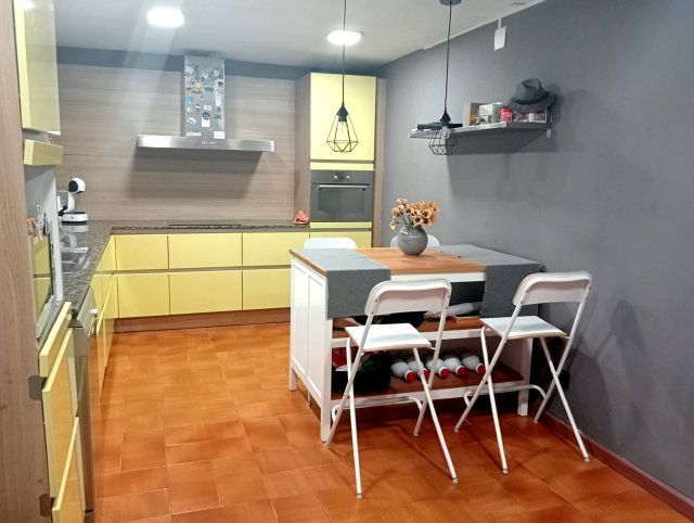 Cuina de Casa adosada en venda en Esparreguera amb Calefacció, Terrassa i Traster