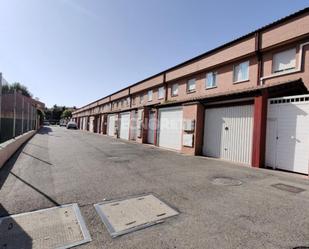 Vista exterior de Casa adosada en venda en Guadalajara Capital amb Calefacció i Terrassa