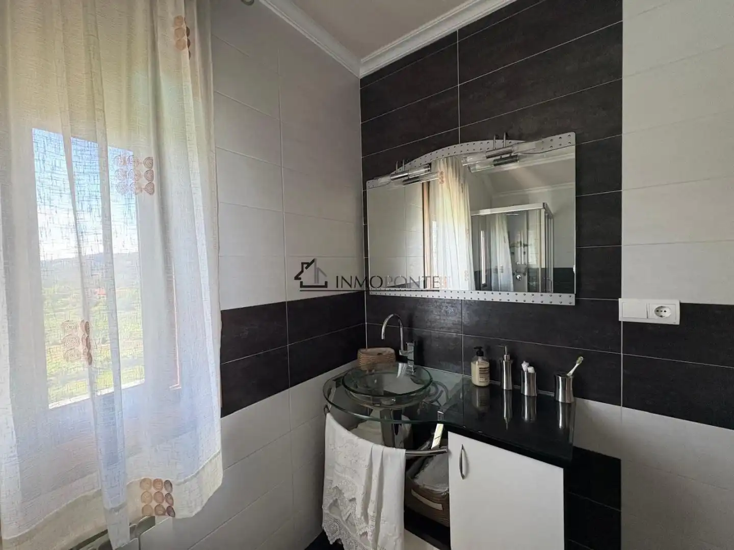 Baño de Casa adosada en venta en Soutomaior con Calefacción, Jardín privado y Terraza