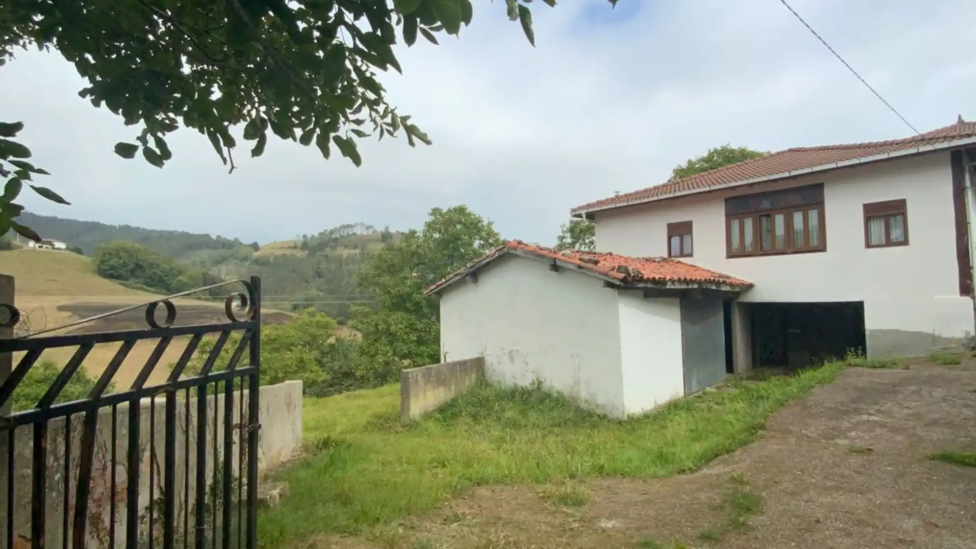 Vista exterior de Casa o chalet en venta en Valdés - Luarca con Calefacción, Terraza y Piscina