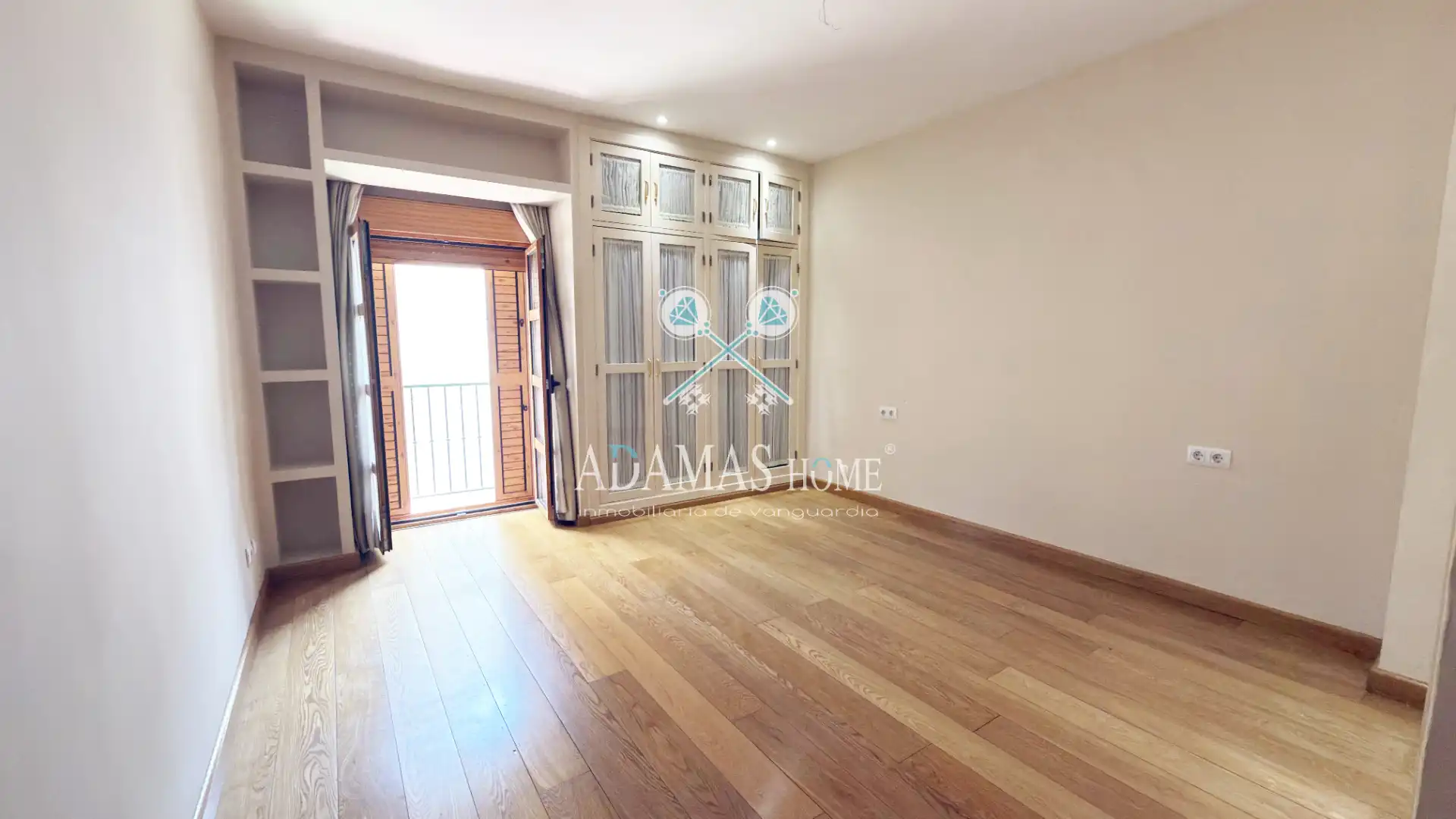 Wohnung zum Verkauf in Sevilla mit Klimaanlage, Heizung und Abstellraum