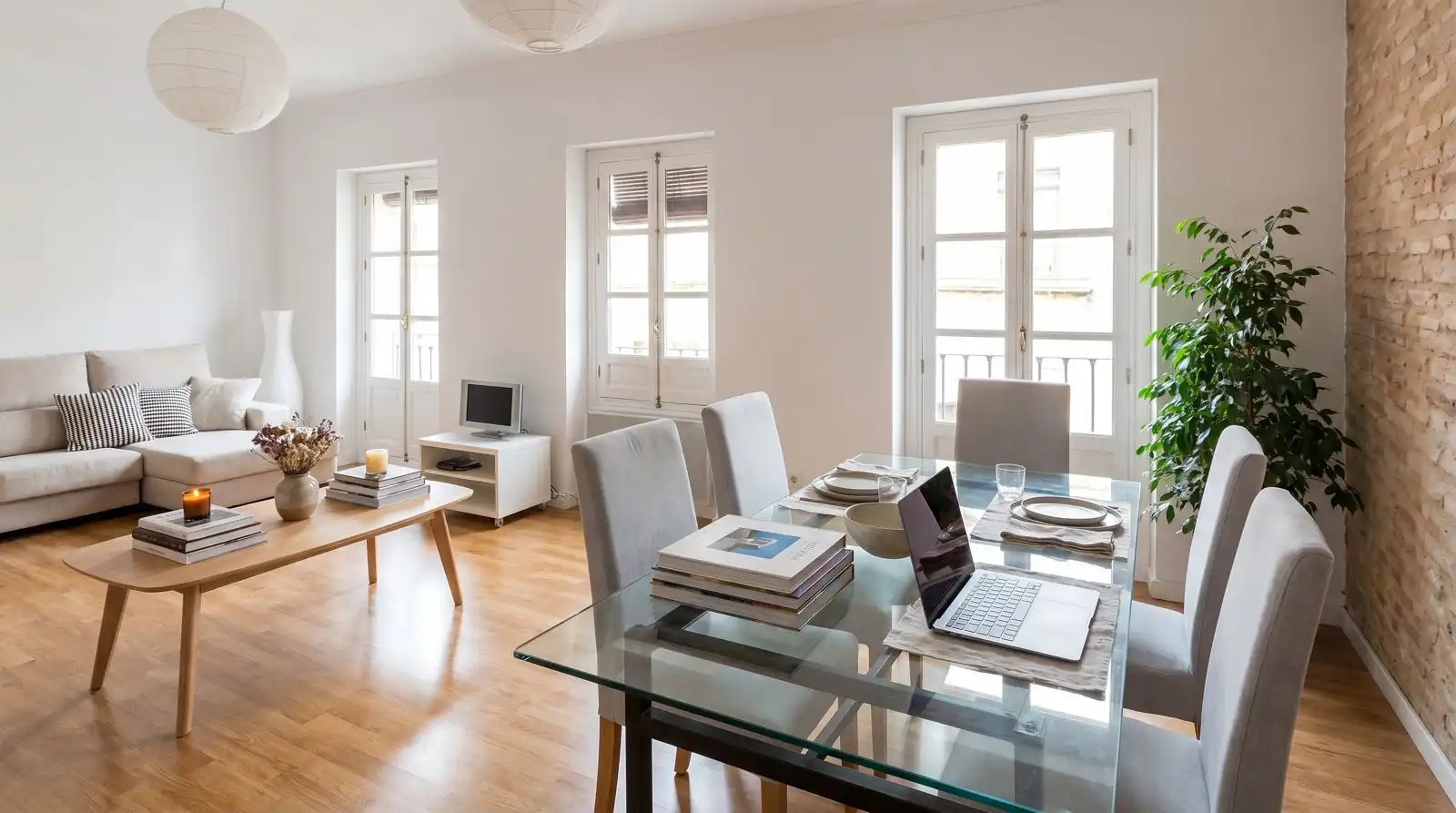 Menjador de Apartament en venda en Sevilla amb Alarma