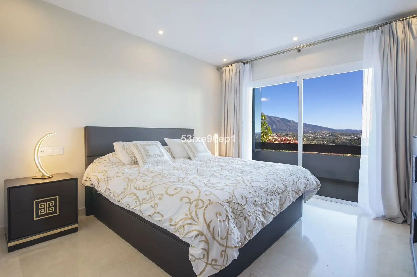 Dormitori de Apartament en venda en Benahavís amb Traster, Moblat i Piscina comunitària